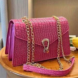 Elegant Pink Croc-Embossed Chain Bag